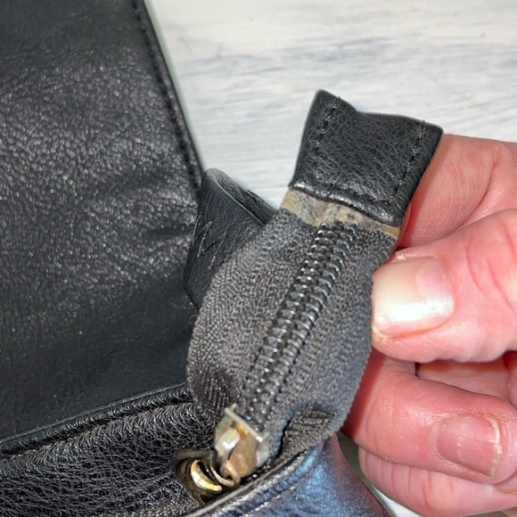 NYLS VINTAGE crossbody bag purse rare Black and Gold Women's Bag - Picture 7 of 10